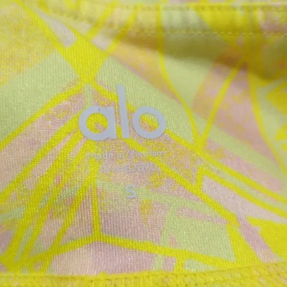 Alo Yoga Airbrush Capri in Zest Indigo Yellow Geometric Women's Size S